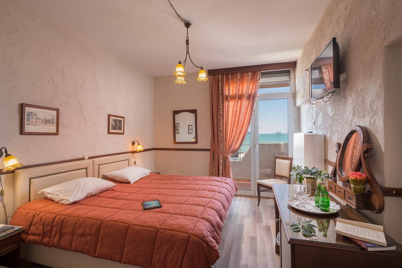 Jolly Hotel Igoemenitsa Buitenkant foto